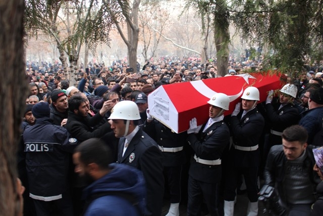 Şehit Polis Metin Düzgün son yolculuğuna uğurlandı 19
