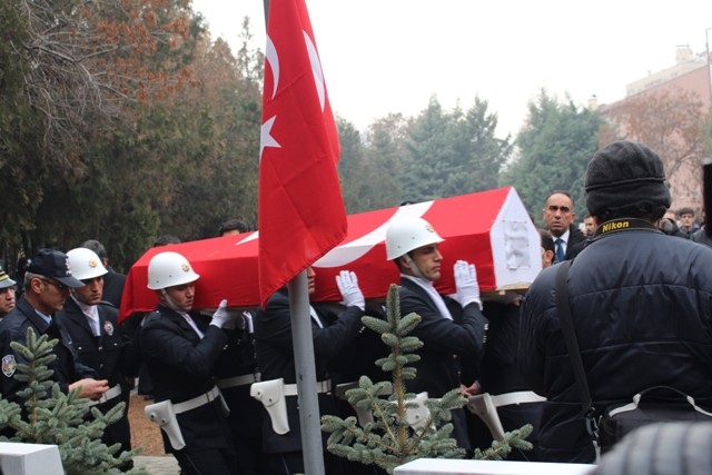 Şehit Polis Metin Düzgün son yolculuğuna uğurlandı 21