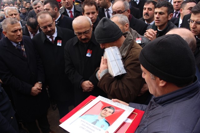 Şehit Polis Metin Düzgün son yolculuğuna uğurlandı 25