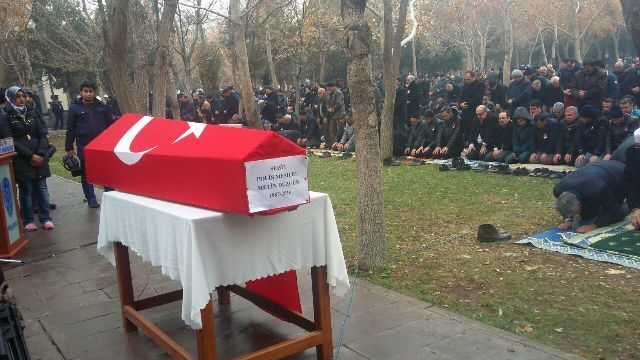 Şehit Polis Metin Düzgün son yolculuğuna uğurlandı 3