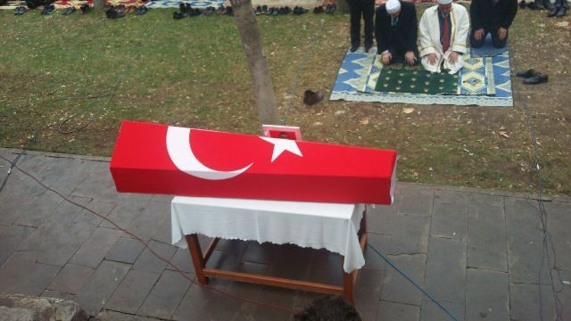 Şehit Polis Metin Düzgün son yolculuğuna uğurlandı 4