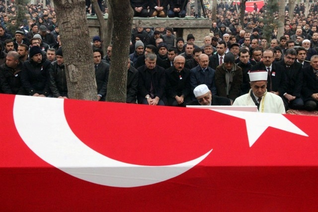 Şehit Polis Metin Düzgün son yolculuğuna uğurlandı 5