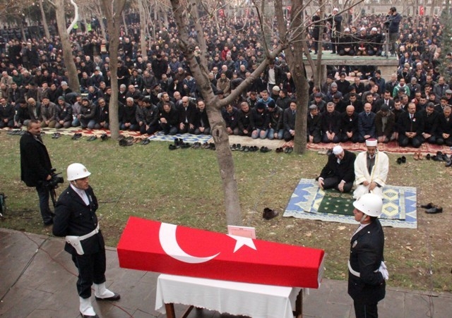 Şehit Polis Metin Düzgün son yolculuğuna uğurlandı 6