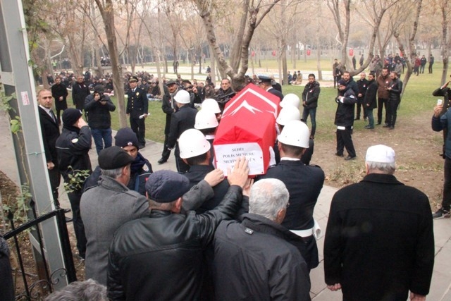 Şehit Polis Metin Düzgün son yolculuğuna uğurlandı 9