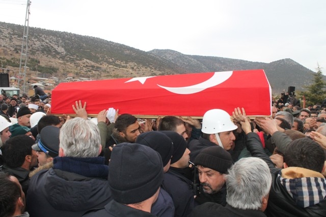 Şehit polis memuru Oğuzhan Duyar toprağa verildi 1