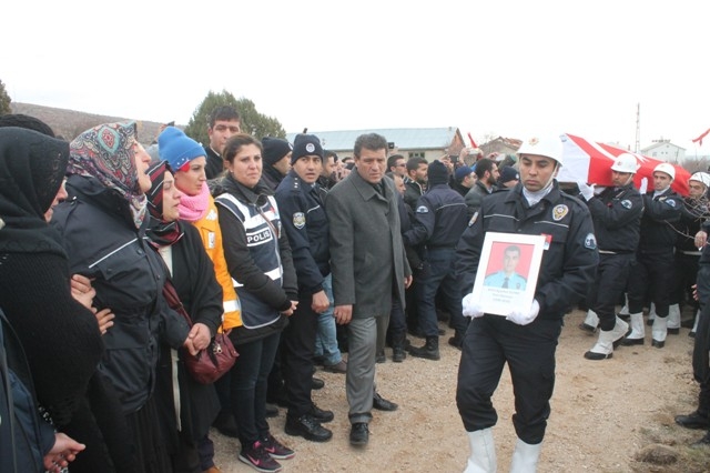 Şehit polis memuru Oğuzhan Duyar toprağa verildi 11