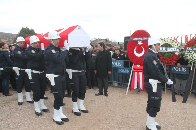 Şehit polis memuru Oğuzhan Duyar toprağa verildi 12