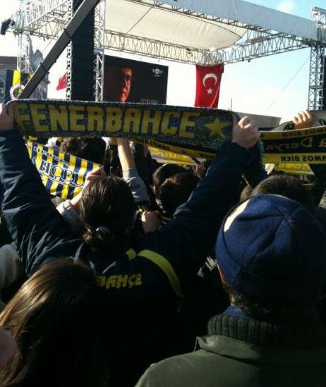 F.Bahçeliler meydana indi 1