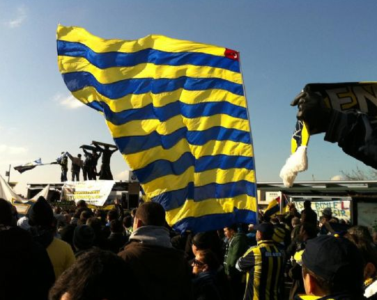 F.Bahçeliler meydana indi 4