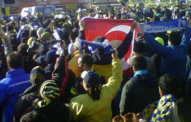 F.Bahçeliler meydana indi 9
