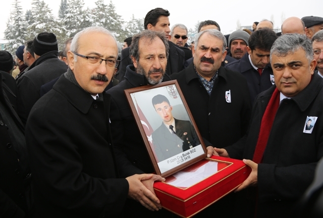 Şehit Uzman Çavuş Burak Boz toprağa verildi 18