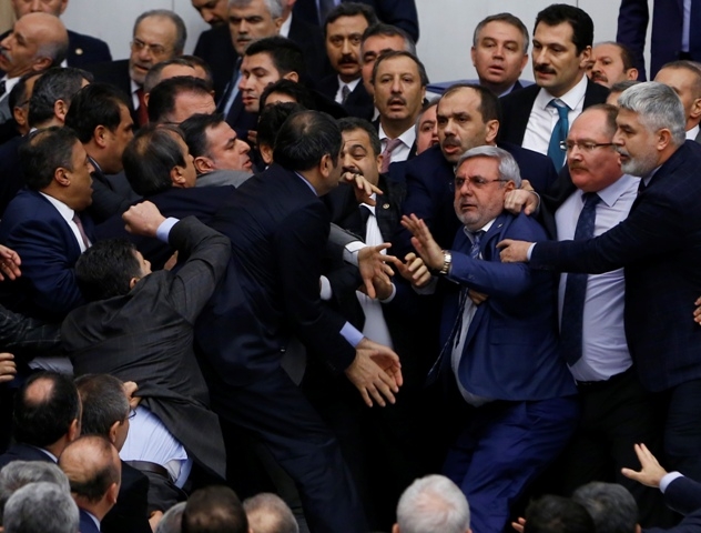 TBMM'DE ANAYASA GÖRÜŞMELERİ MANZARALARI 13