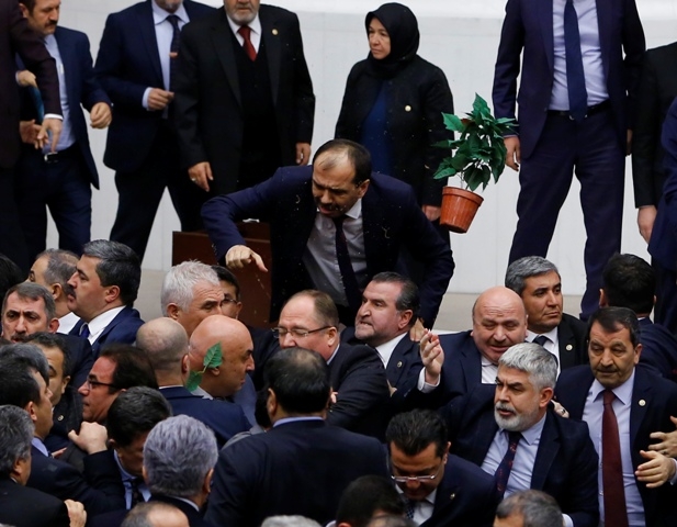 TBMM'DE ANAYASA GÖRÜŞMELERİ MANZARALARI 14