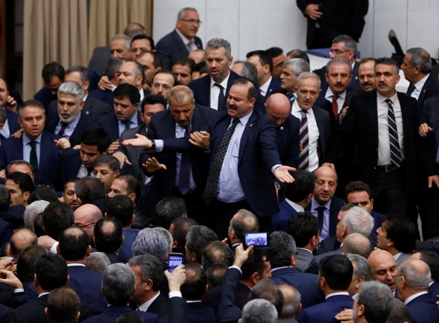 TBMM'DE ANAYASA GÖRÜŞMELERİ MANZARALARI 18