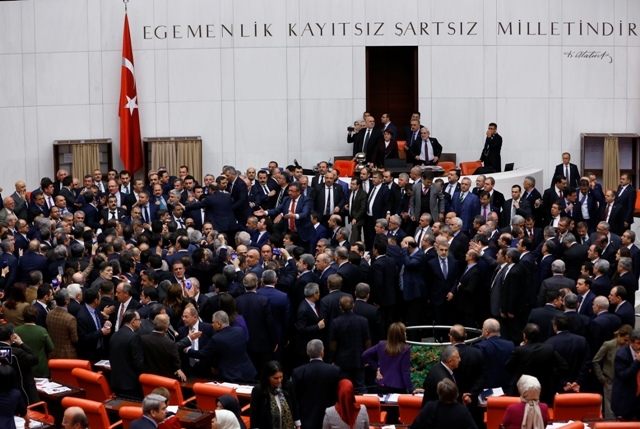 TBMM'DE ANAYASA GÖRÜŞMELERİ MANZARALARI 19