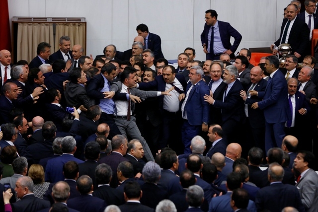 TBMM'DE ANAYASA GÖRÜŞMELERİ MANZARALARI 33