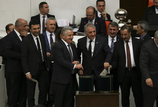 TBMM'DE ANAYASA GÖRÜŞMELERİ MANZARALARI 81