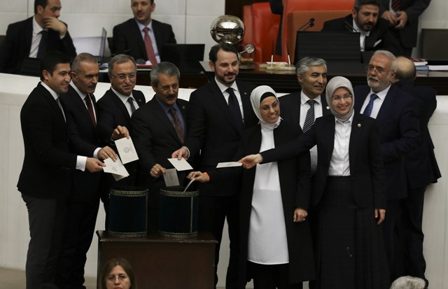 TBMM'DE ANAYASA GÖRÜŞMELERİ MANZARALARI 88