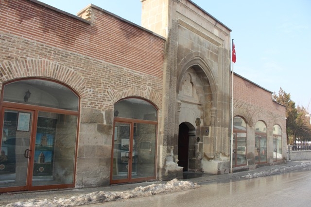 Eski bir Külliye, Sahip Ata Hanigahı 1