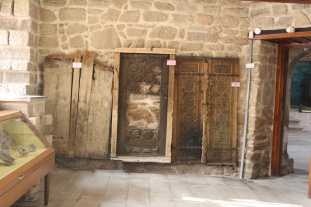 Eski bir Külliye, Sahip Ata Hanigahı 21
