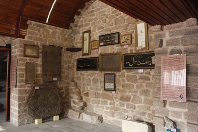 Eski bir Külliye, Sahip Ata Hanigahı 23