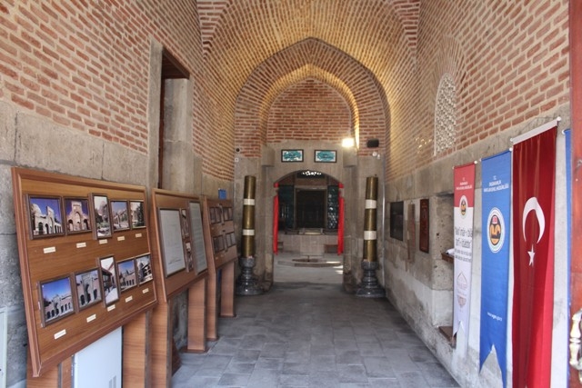 Eski bir Külliye, Sahip Ata Hanigahı 4