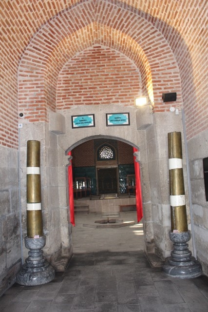 Eski bir Külliye, Sahip Ata Hanigahı 5