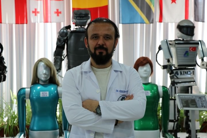 Ev hanımları onu çok sevecek: Robot Ada 1