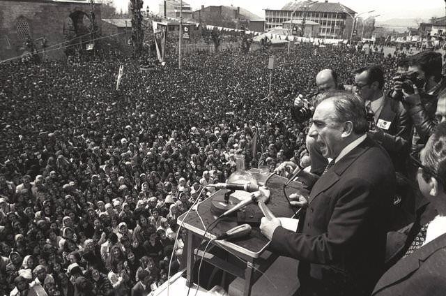 Liderlerin eski miting fotoğrafları 10