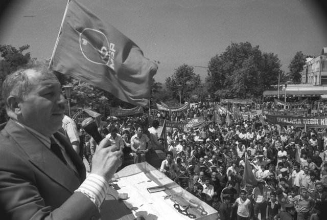 Liderlerin eski miting fotoğrafları 11