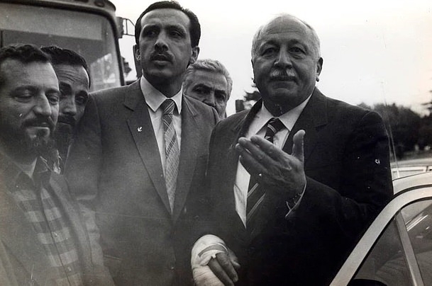 Liderlerin eski miting fotoğrafları 14