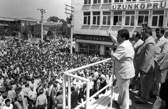 Liderlerin eski miting fotoğrafları 15
