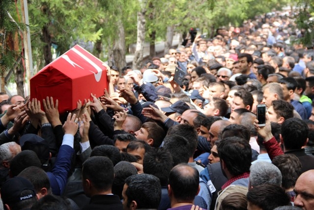Şehit polis Azam Güdendede son yolculuğuna uğurlandı 16