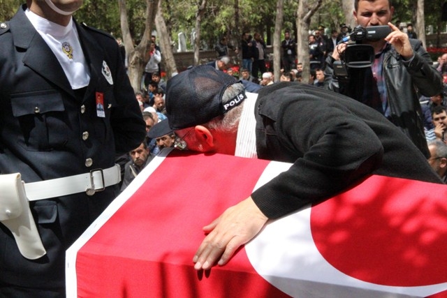 Şehit polis Azam Güdendede son yolculuğuna uğurlandı 8