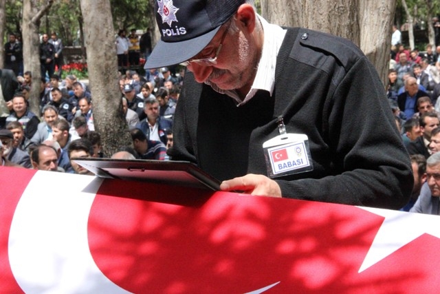 Şehit polis Azam Güdendede son yolculuğuna uğurlandı 9