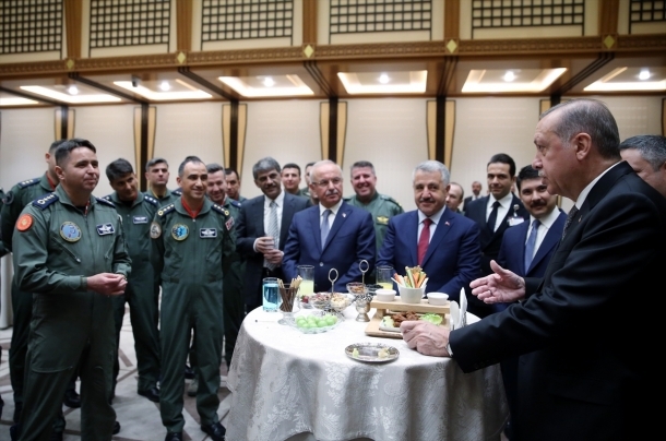 Cumhurbaşkanı Erdoğan pilotları kabul etti 10
