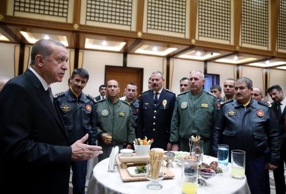 Cumhurbaşkanı Erdoğan pilotları kabul etti 3