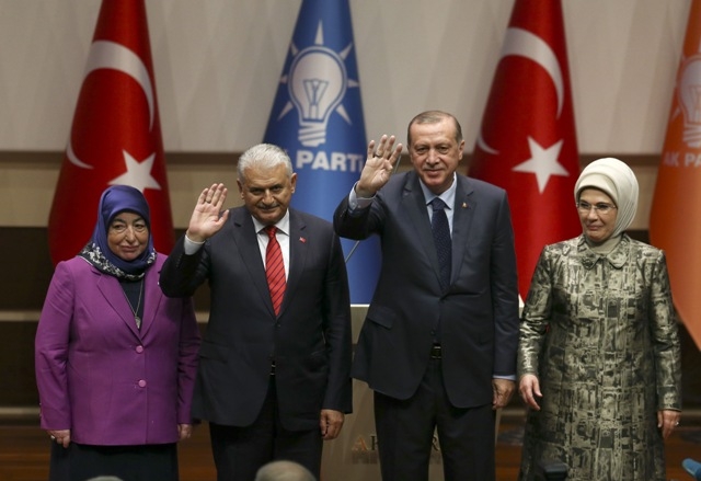 Milletin adamı Milletin partisine geri döndü 44