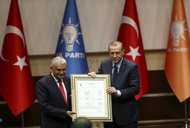 Milletin adamı Milletin partisine geri döndü 52