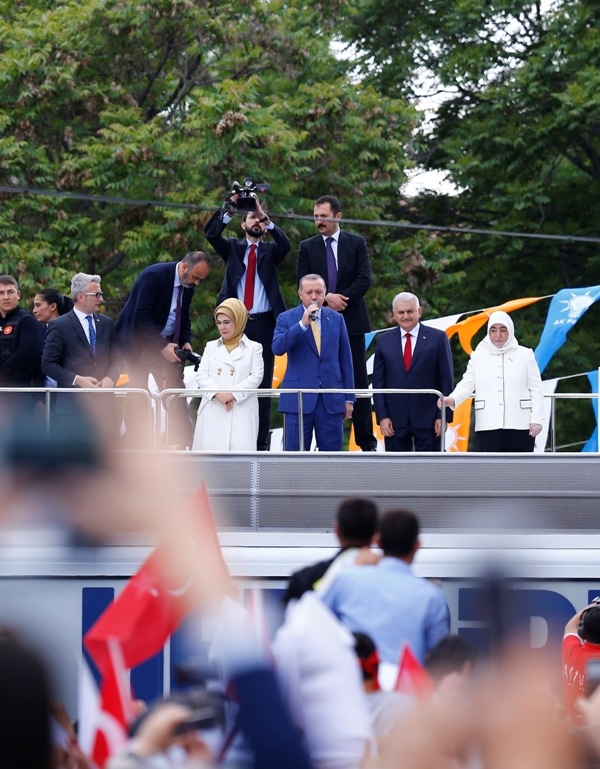 Erdoğan AK Parti Genel Başkanı oldu