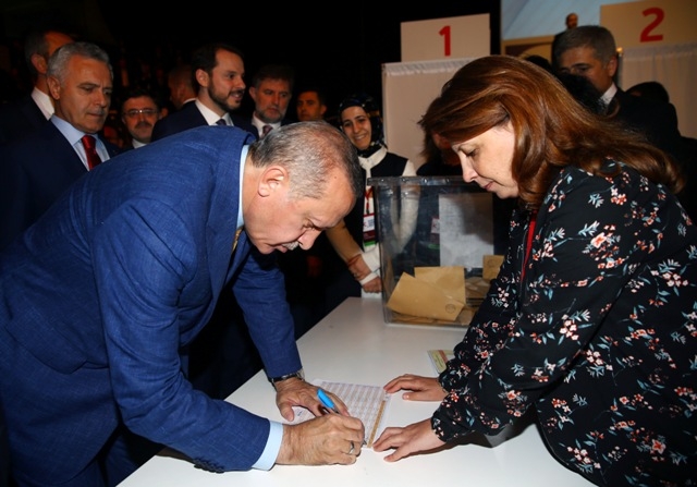 Erdoğan AK Parti Genel Başkanı oldu 58