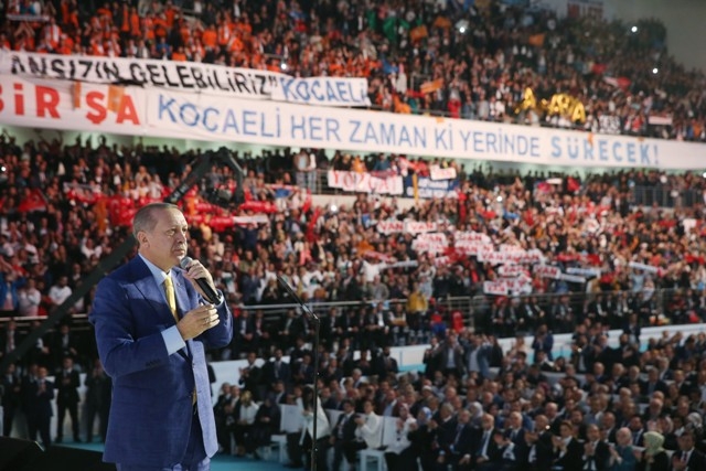 Erdoğan AK Parti Genel Başkanı oldu 75