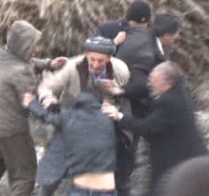 Yaşlı adam Kaymakama böyle siper oldu 10