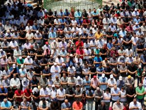 Mescid-i Aksa'da 300 bin kişilik cuma namazı