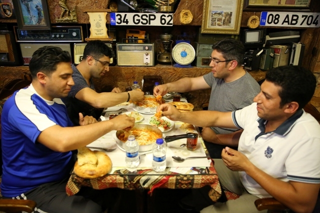 Menemenseverlerin lezzet durağı: "Çakallı" 11
