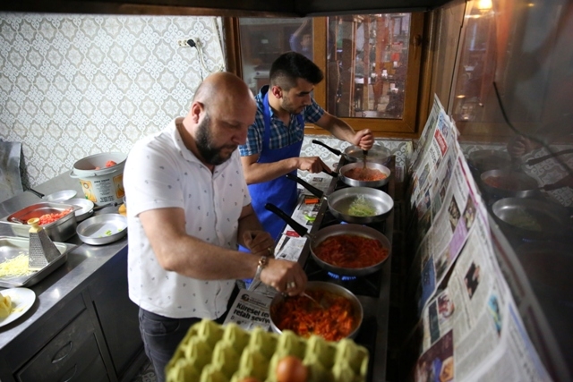 Menemenseverlerin lezzet durağı: "Çakallı" 3