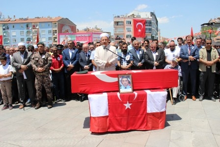 Karamanlı şehit polis son yolculuğuna uğurlandı 2