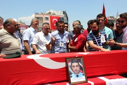 Karamanlı şehit polis son yolculuğuna uğurlandı 3