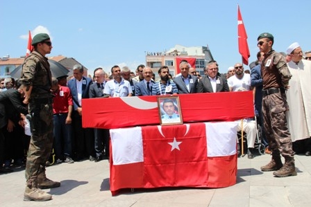 Karamanlı şehit polis son yolculuğuna uğurlandı 4