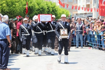 Karamanlı şehit polis son yolculuğuna uğurlandı 6